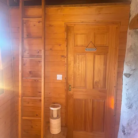 Nadiza Hilltop Retreat 샬레